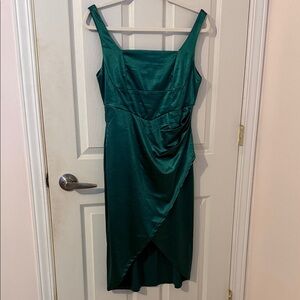 Elegant Green Sleeveless Dress